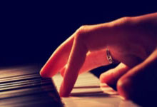 32岁内马尔沙特躺平 36岁莱万西甲拼命15场进17球.